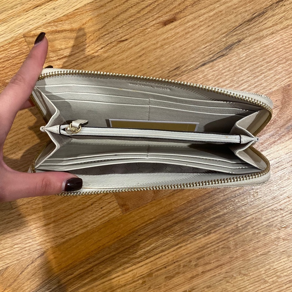 Michael Kors Wallet - Picture 2 of 2
